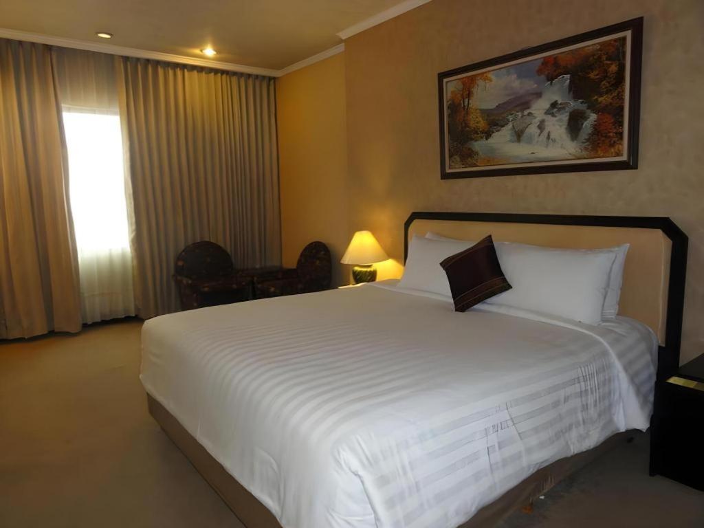 Regent'S Park Hotel Malang Exteriér fotografie