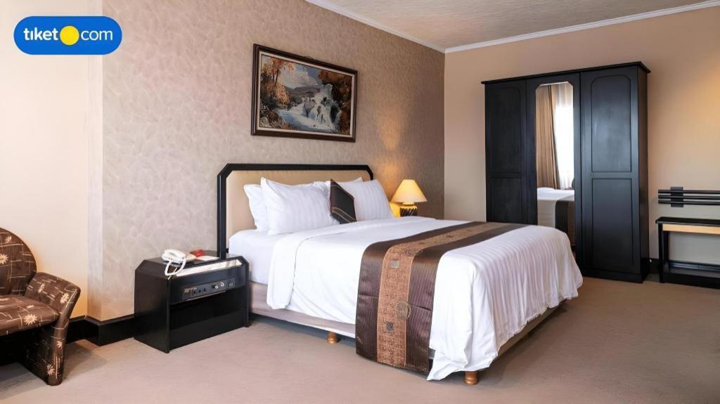 Regent'S Park Hotel Malang Exteriér fotografie
