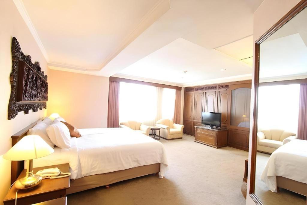 Regent'S Park Hotel Malang Exteriér fotografie